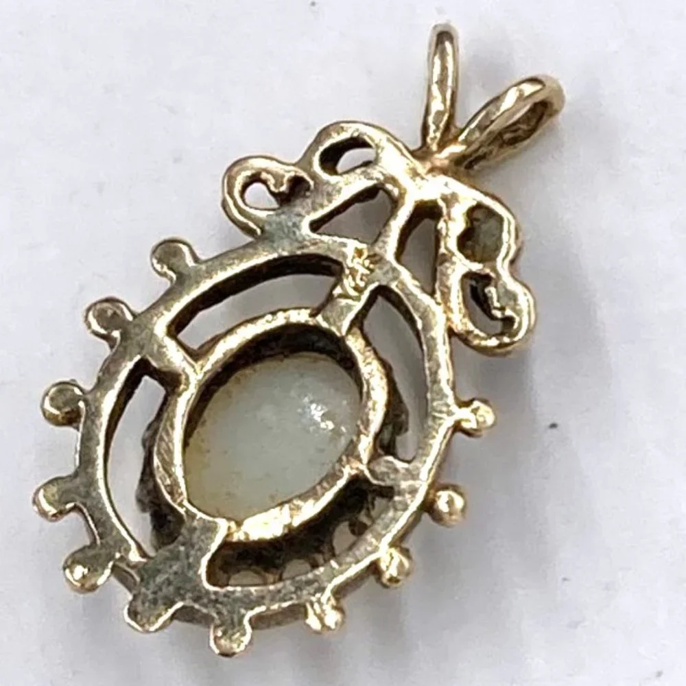 Vintage 1970’s 14k Yellow Gold Genuine Opal Pendant